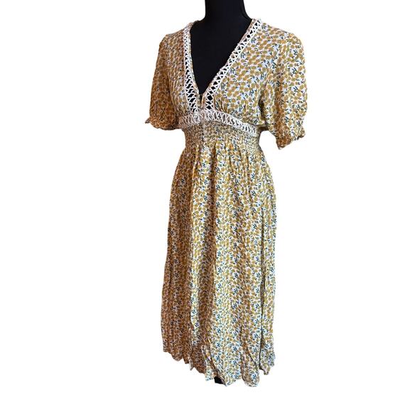 Elan Dress Women's Size S Yellow White Floral Plunge Neck Short Sleeve Smocking - Picture 2 of 12